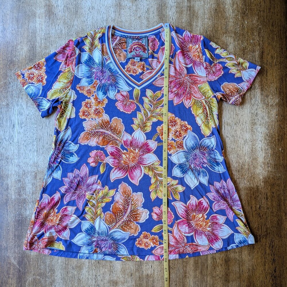 Johnny Was Janie Favorite Short Sleeve V‑Neck Swing Tee Leilah, Size Small - Picture 6 of 9